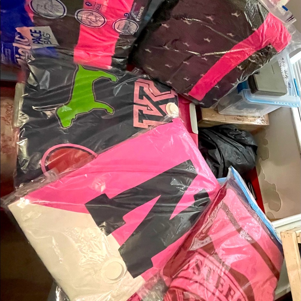 Do not buy! VS PINK Varsity & University blankets! Serious Buyers Message Please